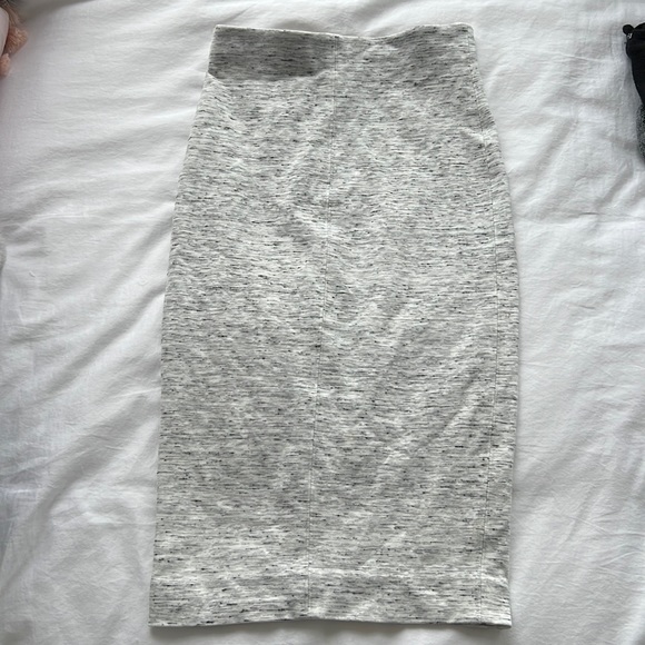 Aritzia Wilfrid Lis Stretch Pencil Skirt (Small) - Picture 2 of 5